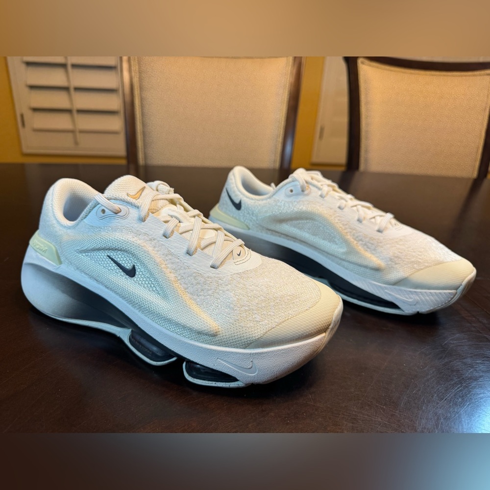 New Nike Versair Coconut Milk Sneakers Shoes Size US 8
